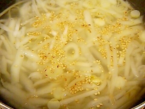 白菜と大根の白いパスタスープ